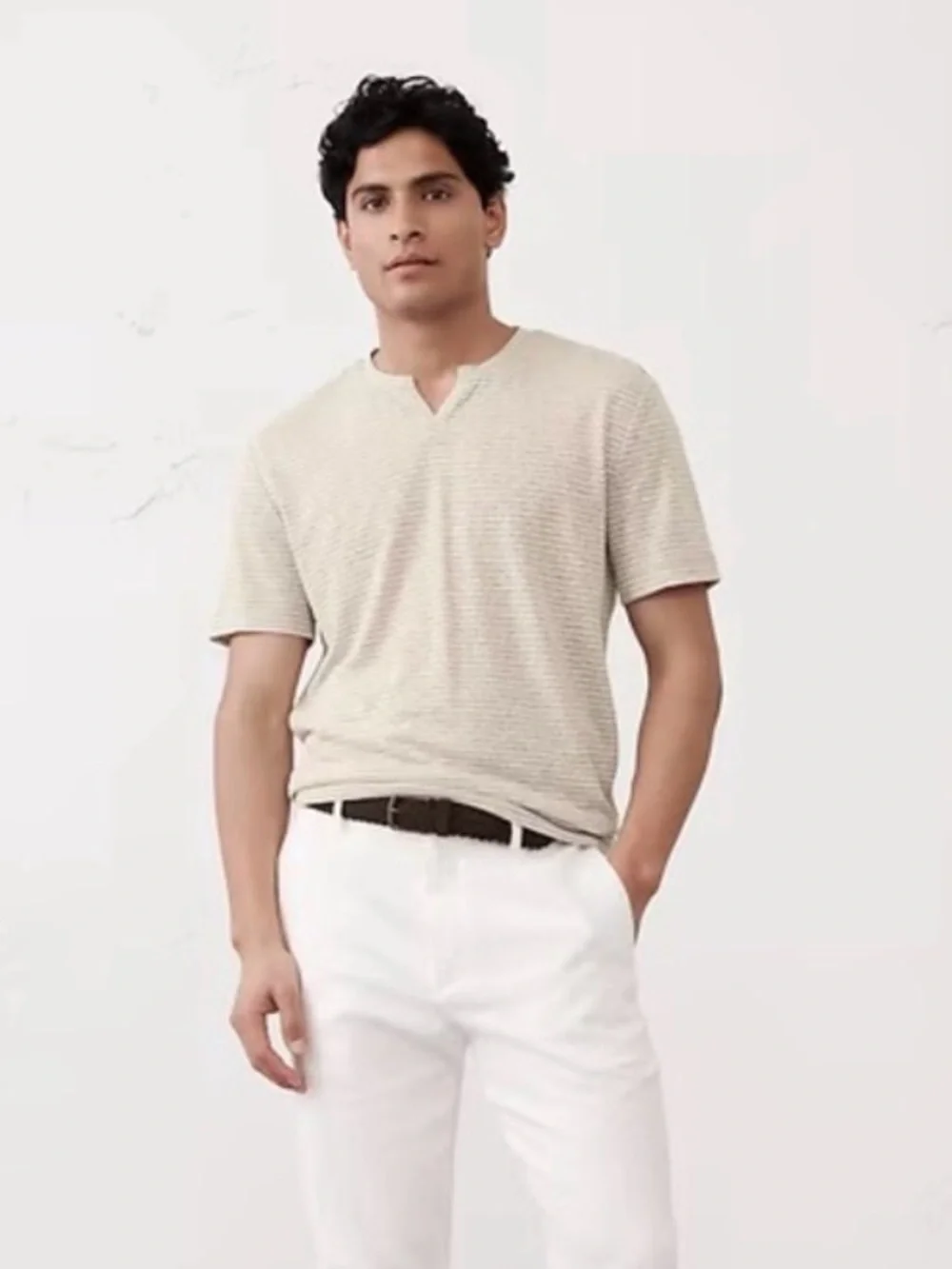 Banana Republic Men's White,Tan Stripe Linen-Blend Notch-Neck T-Shirt Size Small
